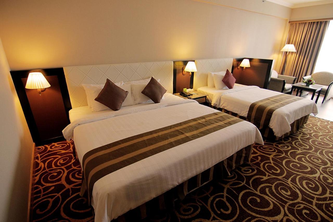 Mega Hotel Sdn Bhd Miri Exteriér fotografie