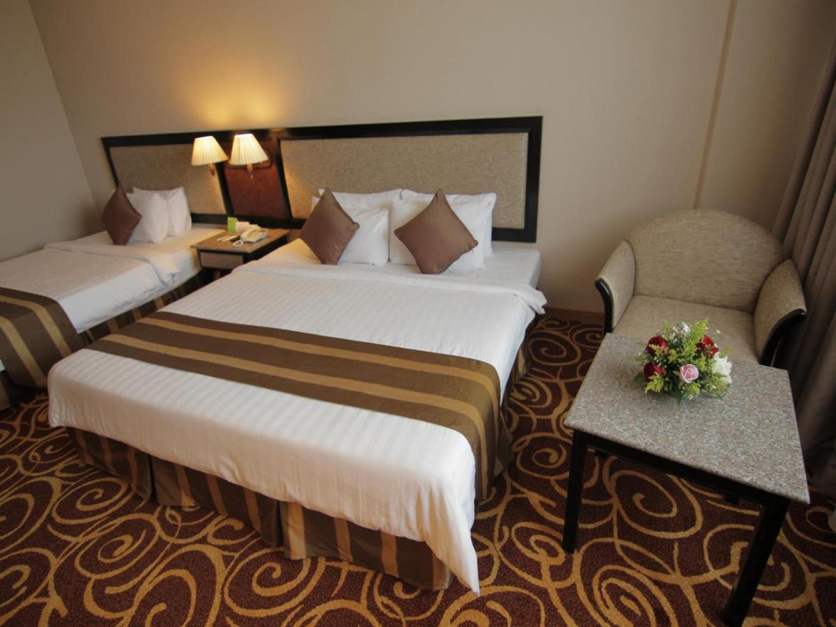 Mega Hotel Sdn Bhd Miri Exteriér fotografie