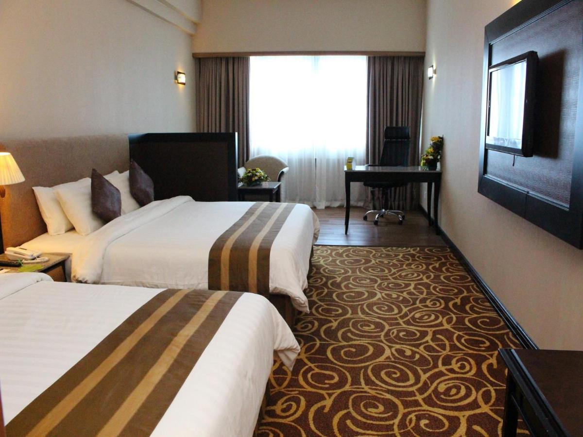 Mega Hotel Sdn Bhd Miri Exteriér fotografie