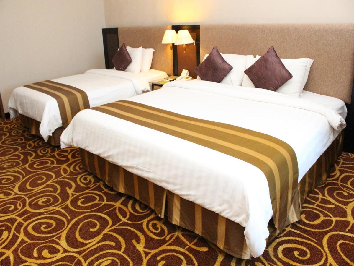 Mega Hotel Sdn Bhd Miri Exteriér fotografie