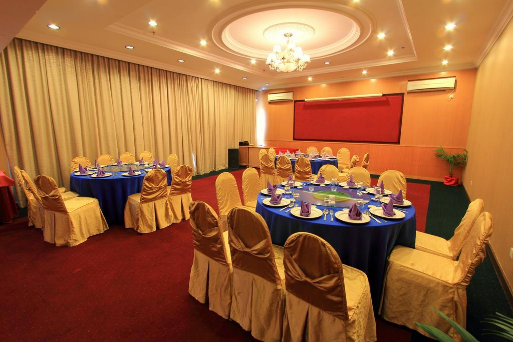 Mega Hotel Sdn Bhd Miri Exteriér fotografie