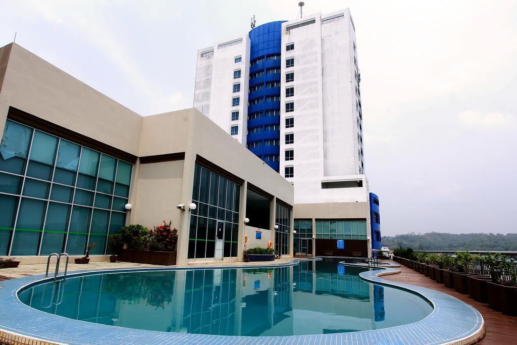 Mega Hotel Sdn Bhd Miri Exteriér fotografie