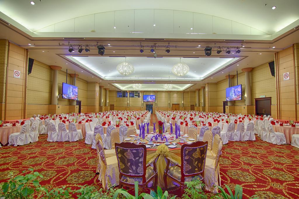 Mega Hotel Sdn Bhd Miri Exteriér fotografie