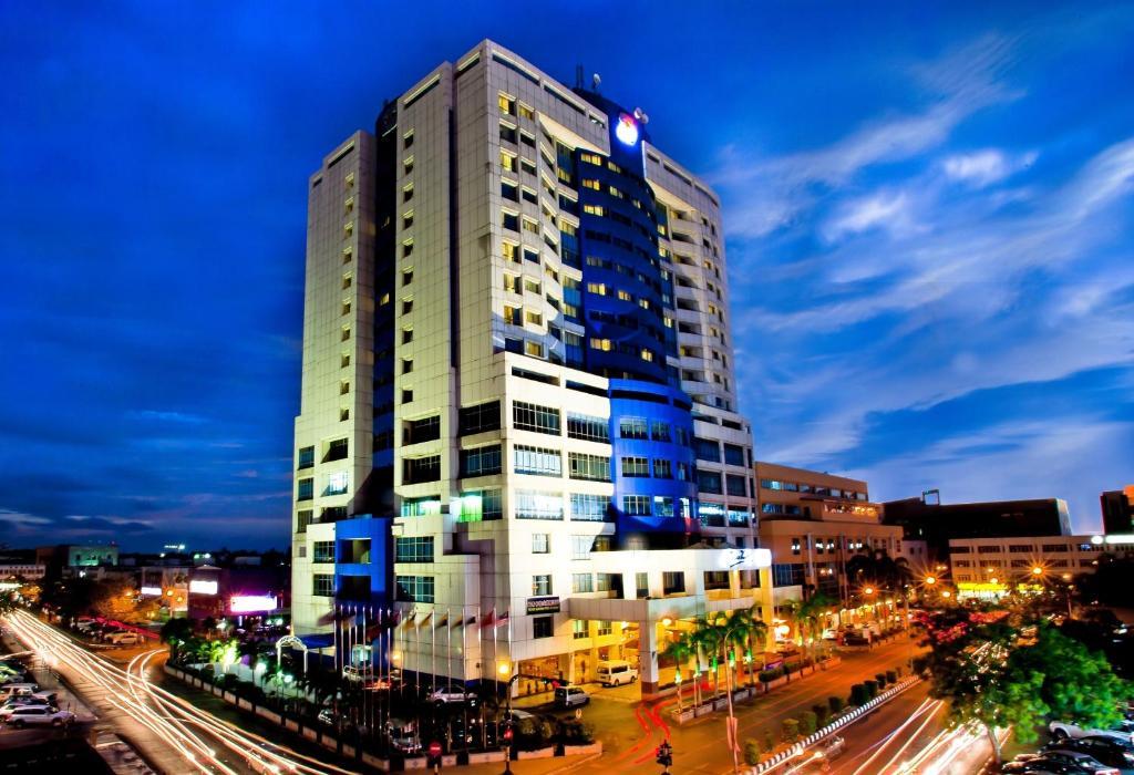 Mega Hotel Sdn Bhd Miri Exteriér fotografie