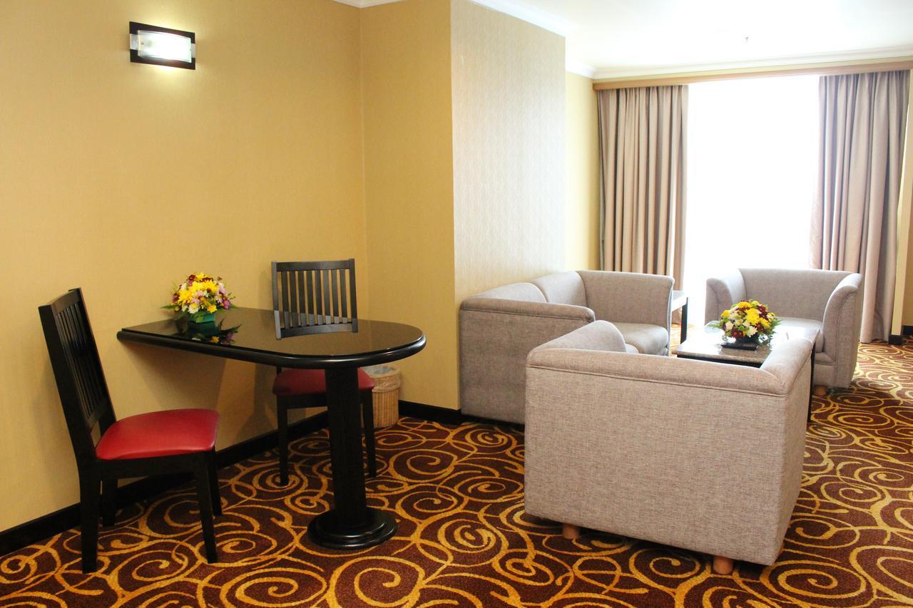 Mega Hotel Sdn Bhd Miri Exteriér fotografie