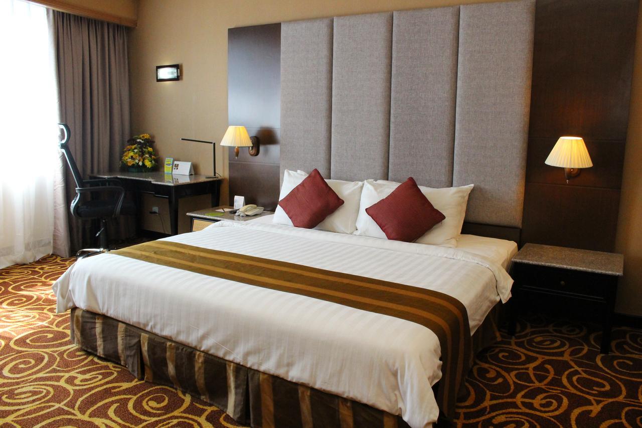 Mega Hotel Sdn Bhd Miri Exteriér fotografie