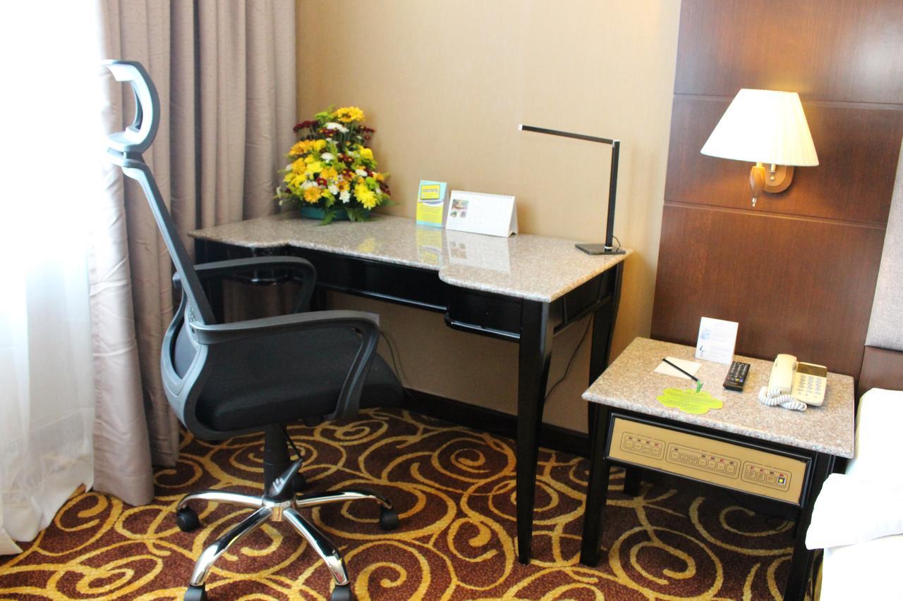 Mega Hotel Sdn Bhd Miri Exteriér fotografie