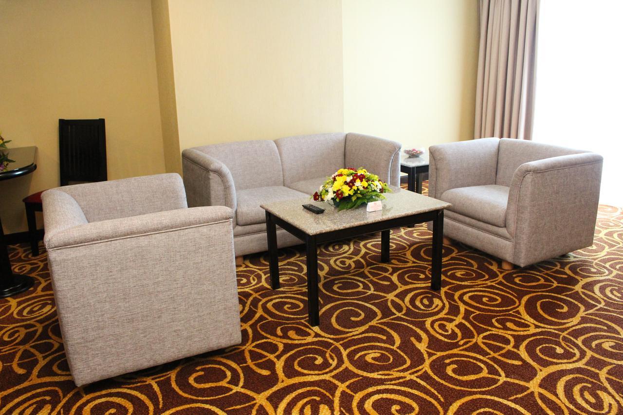 Mega Hotel Sdn Bhd Miri Exteriér fotografie