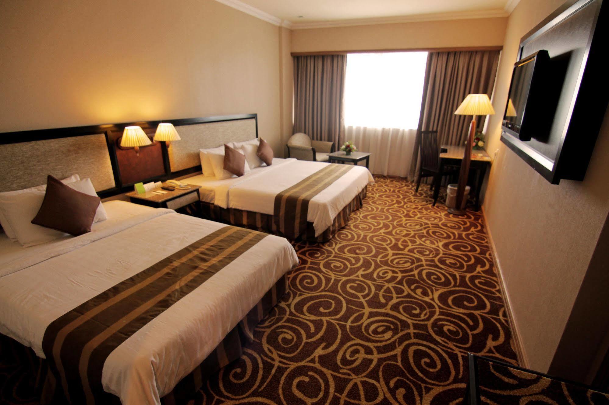 Mega Hotel Sdn Bhd Miri Exteriér fotografie