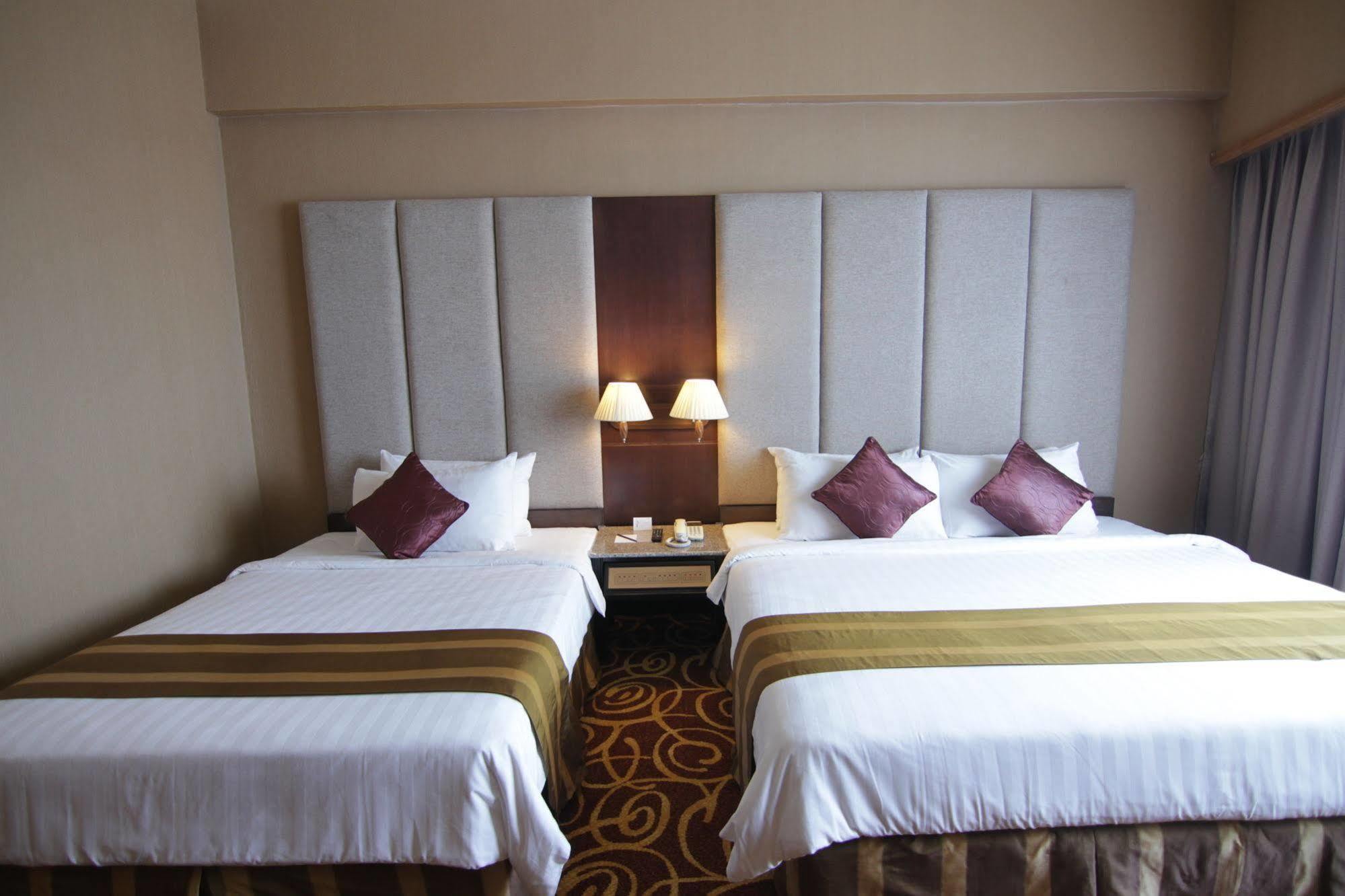 Mega Hotel Sdn Bhd Miri Exteriér fotografie