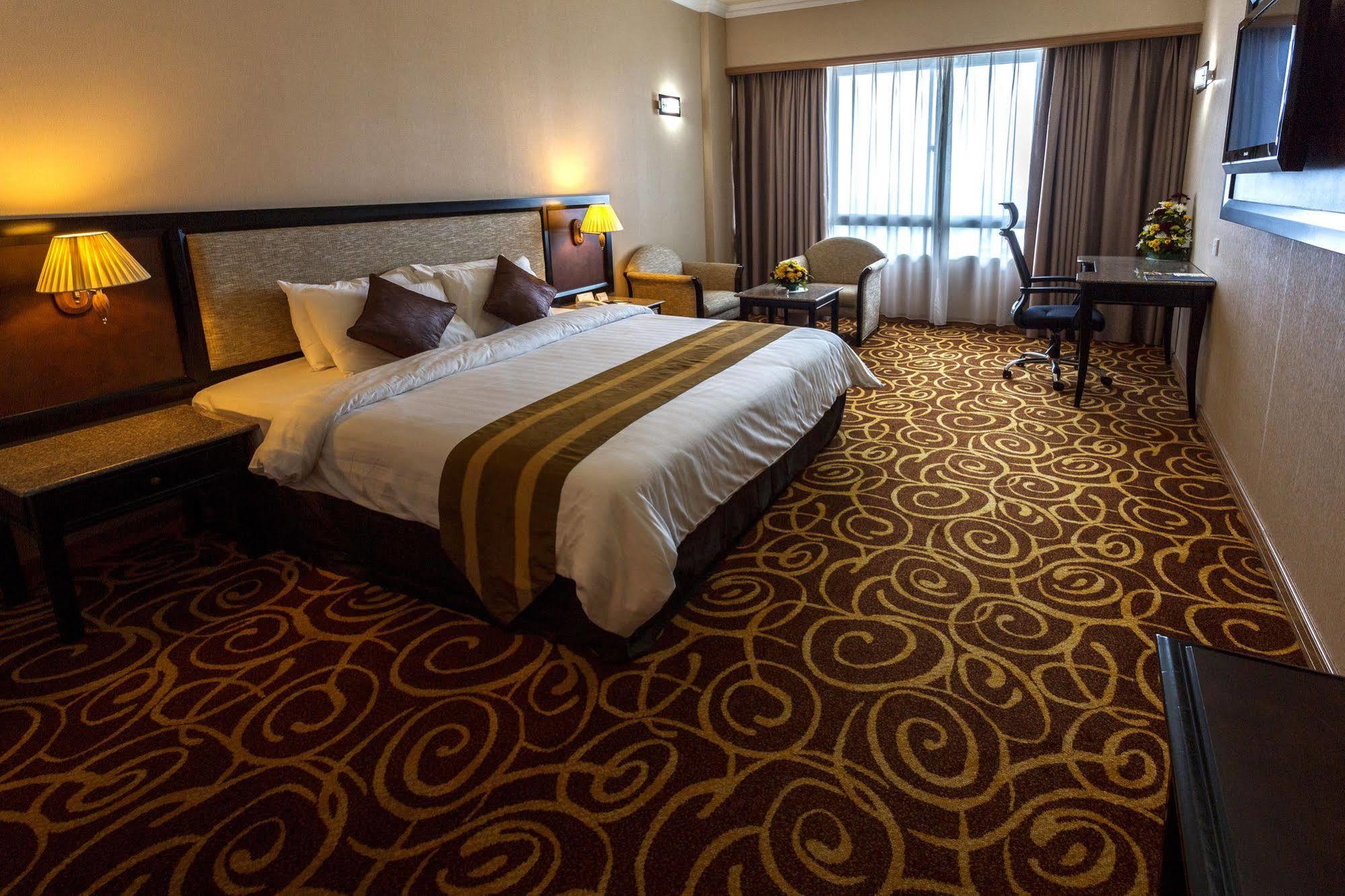Mega Hotel Sdn Bhd Miri Exteriér fotografie