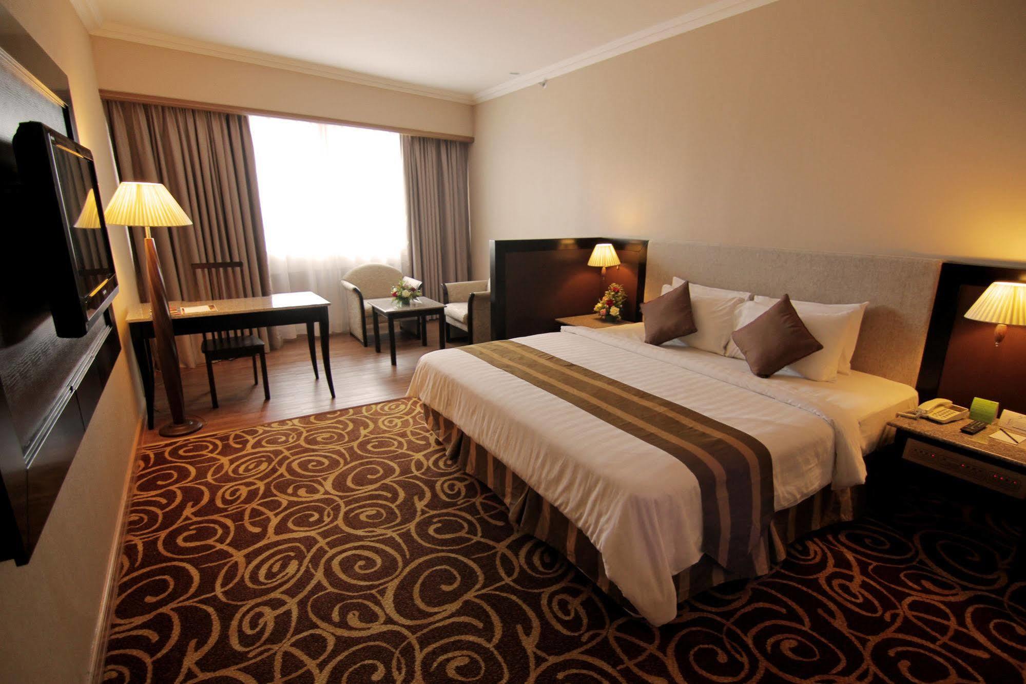 Mega Hotel Sdn Bhd Miri Exteriér fotografie