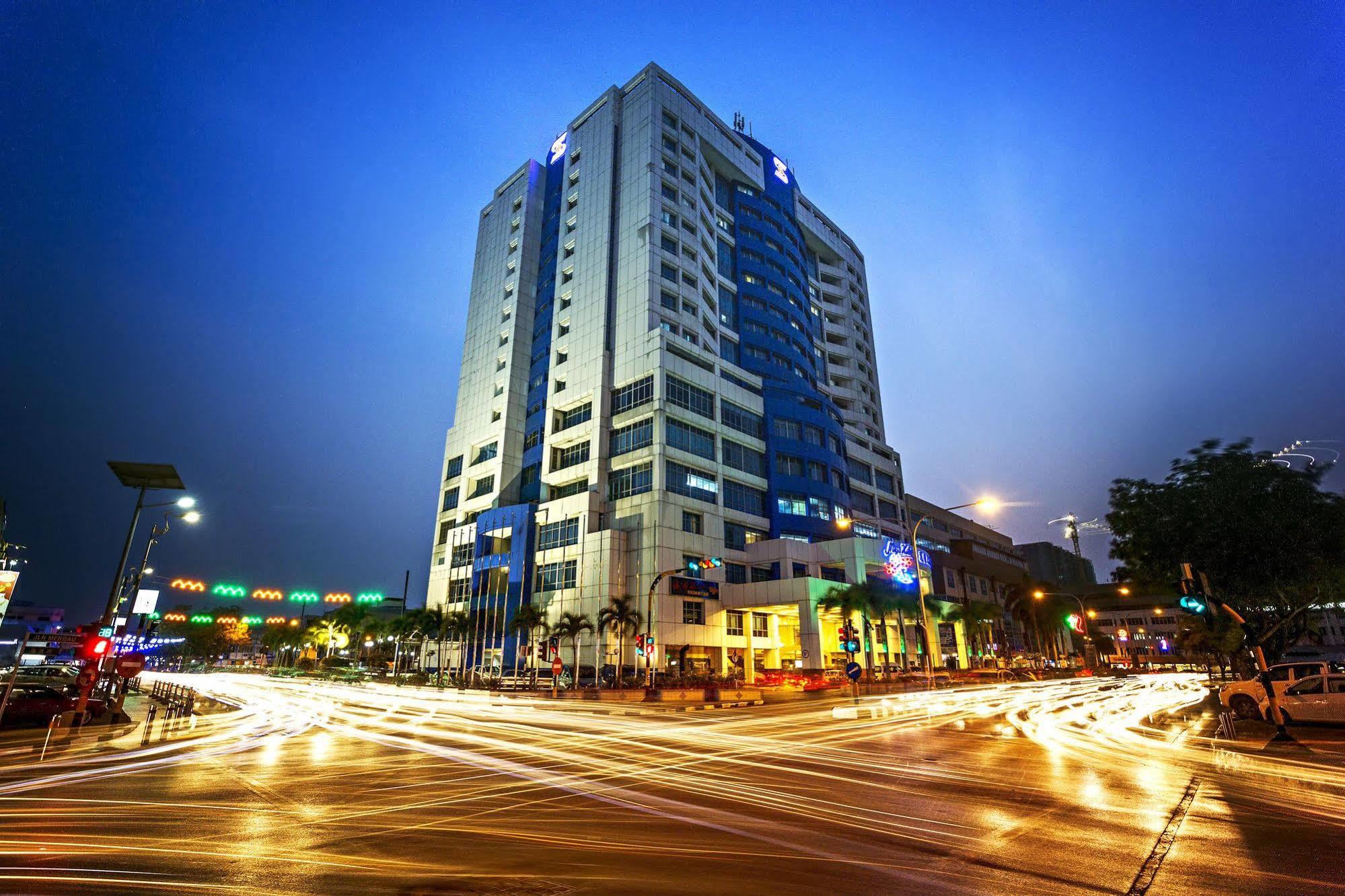 Mega Hotel Sdn Bhd Miri Exteriér fotografie