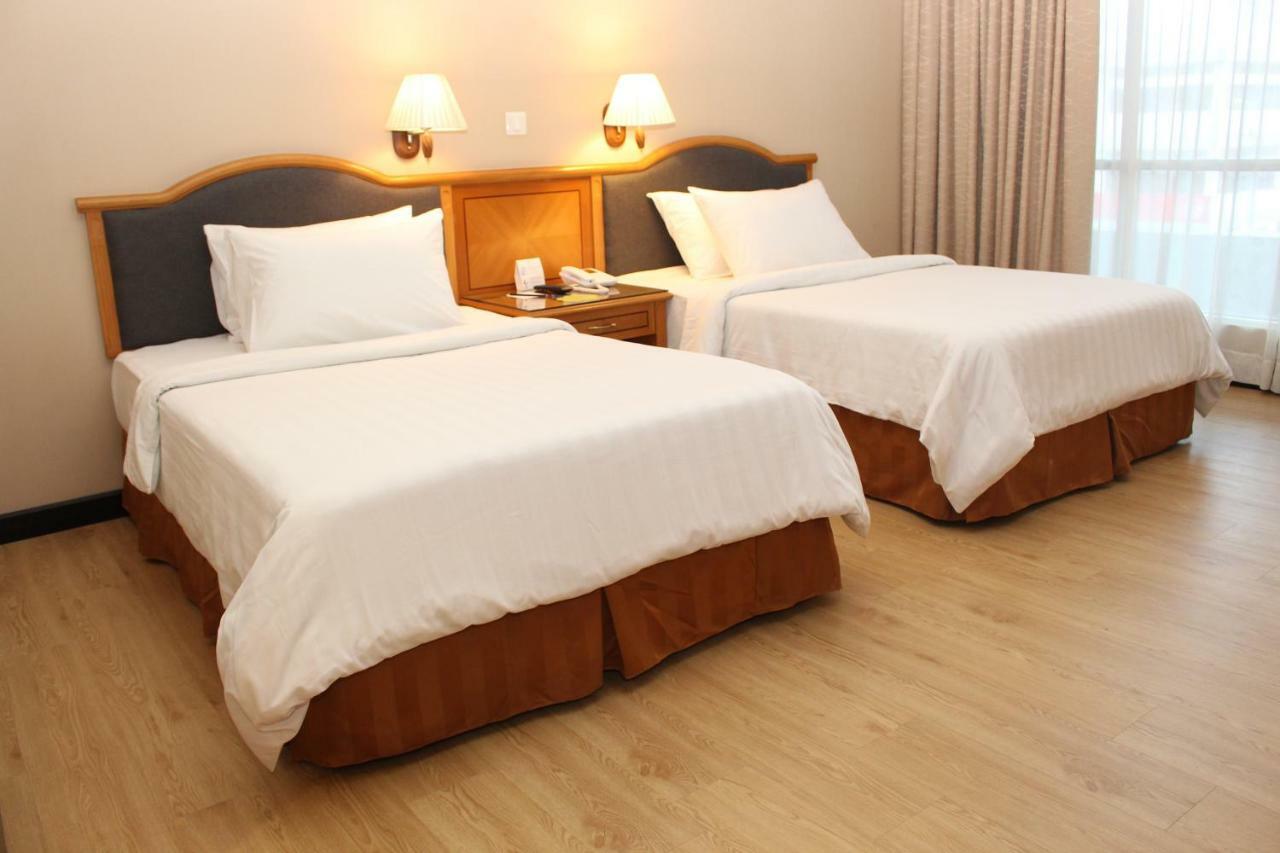 Mega Hotel Sdn Bhd Miri Exteriér fotografie