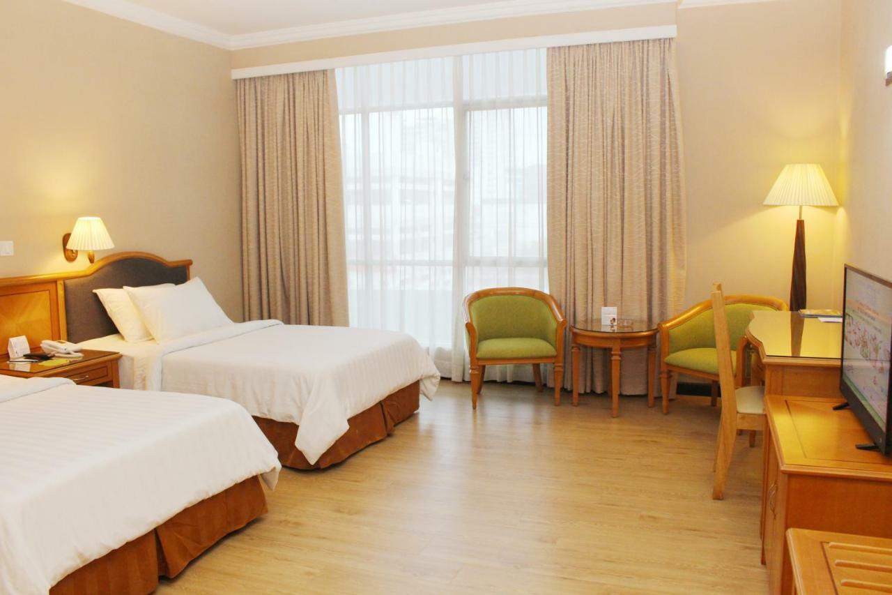 Mega Hotel Sdn Bhd Miri Exteriér fotografie