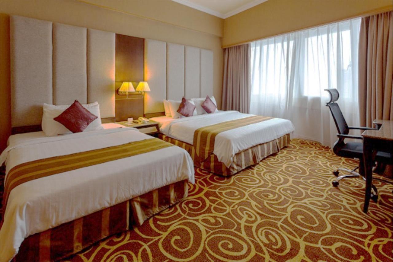 Mega Hotel Sdn Bhd Miri Exteriér fotografie